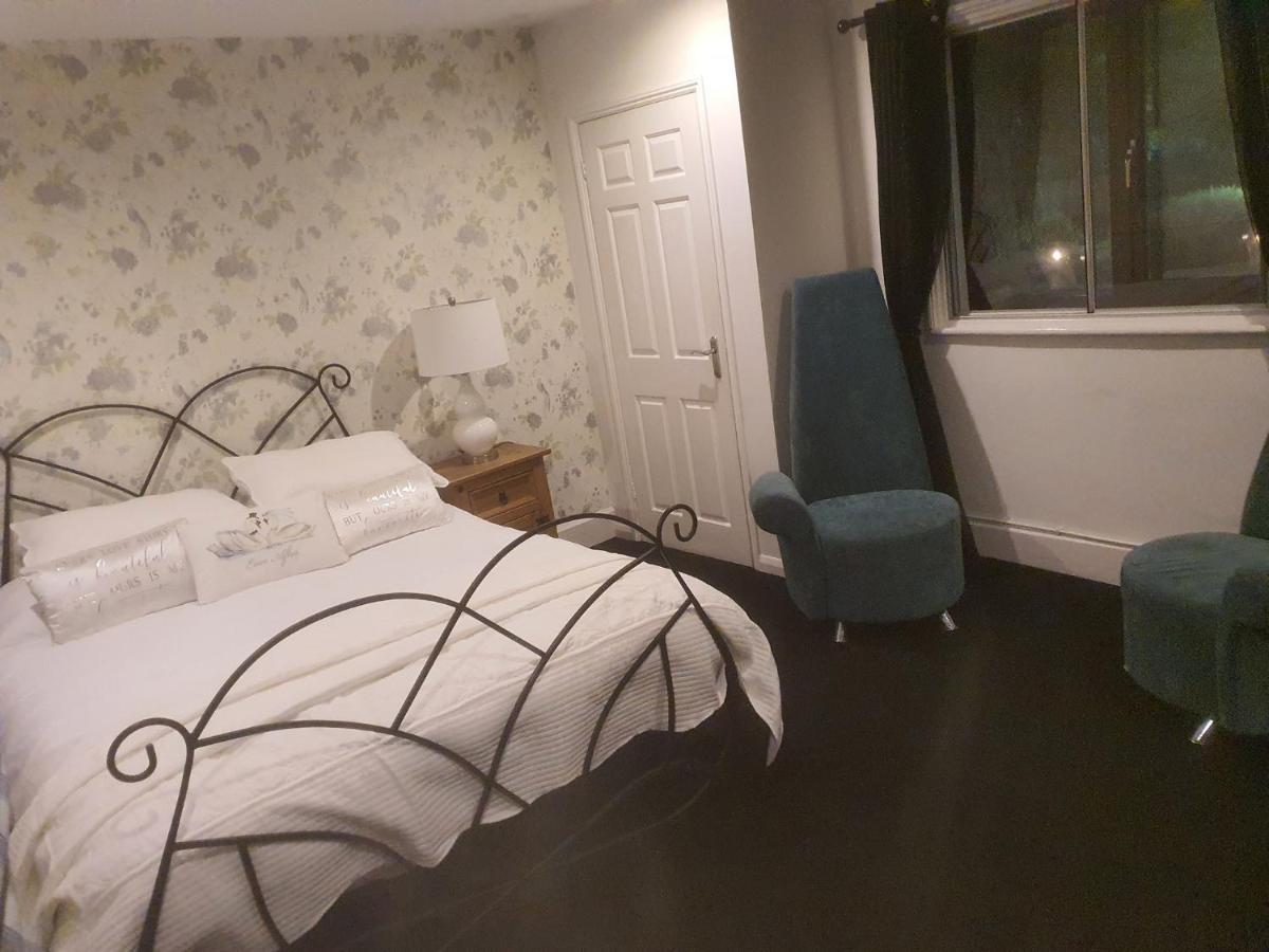 Hotel The Swan @ Stoford Extérieur photo A bedroom at the hotel