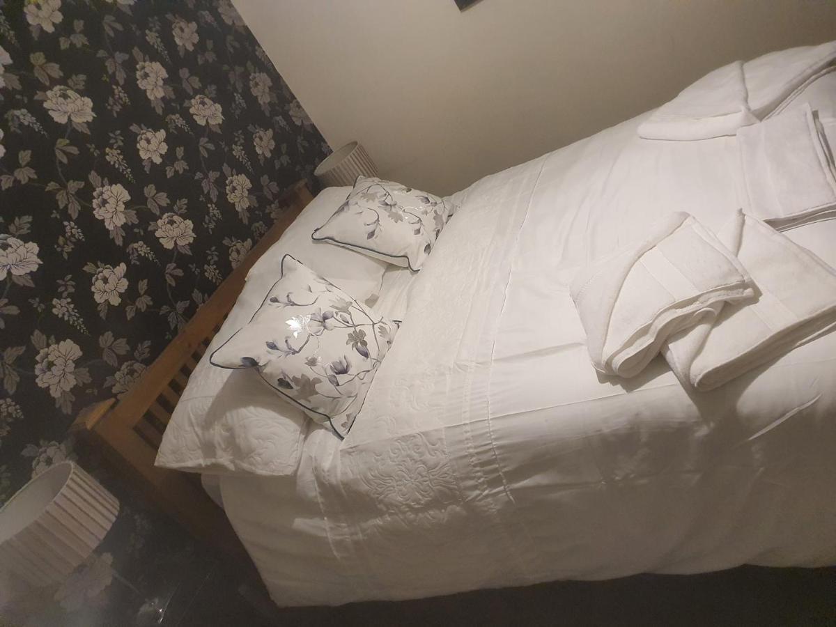 Hotel The Swan @ Stoford Extérieur photo A futon