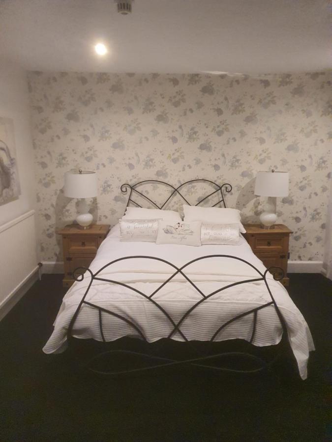 Hotel The Swan @ Stoford Extérieur photo A bedroom at the hotel