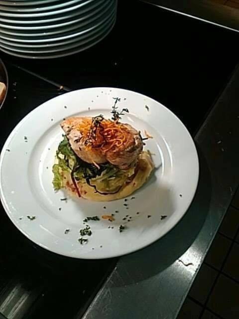 Hotel The Swan @ Stoford Extérieur photo A prepared dish of chicken and cabbage