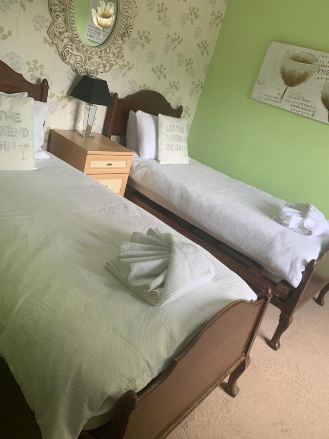 Hotel The Swan @ Stoford Extérieur photo A hospital bed