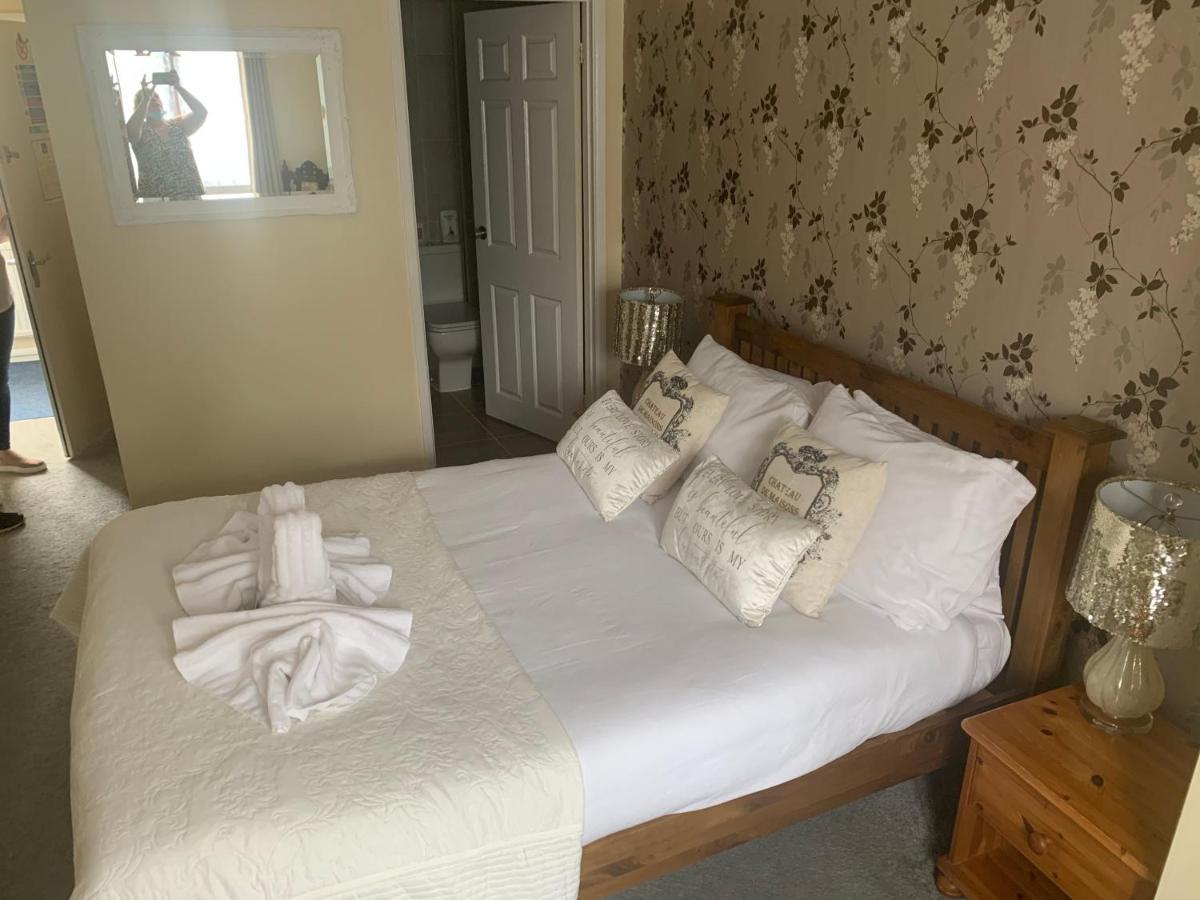 Hotel The Swan @ Stoford Extérieur photo A bedroom at the hotel